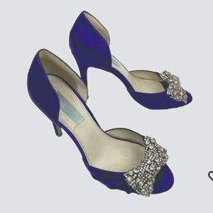 NIB Blue By Betsey Johnson Rhinestone Bow SB-Gown Purple Satin Heels Women's 10